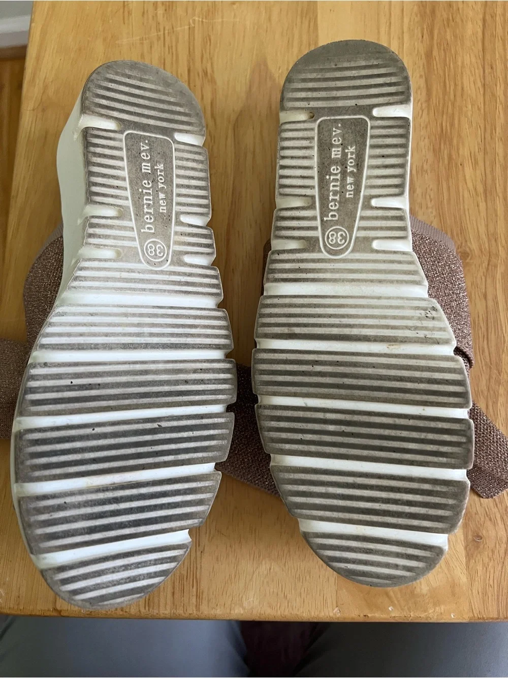 bernie mev. Mauve-Taupe Bow Slide Clogs size 38